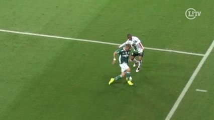 Me acha aí, fera! Róger Guedes deixa adversário perdido com drible de calcanhar