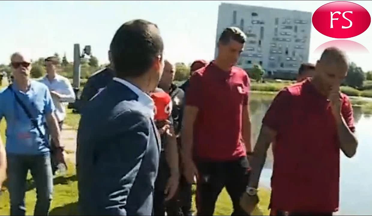 Роналду психанул-выкинул микрофон журналиста в пруд