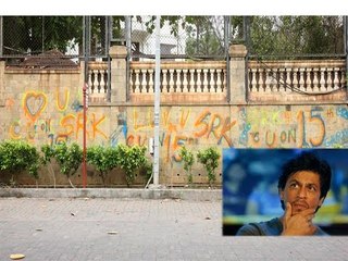 Mannat Got Painted |  Fans Paint Graffiti On Shah Rukh Khan Bunglow's Wall