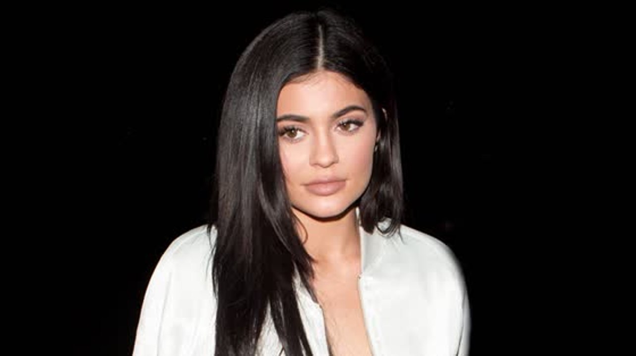 Kylie jenners eingangstor wurde zweimal gerammt