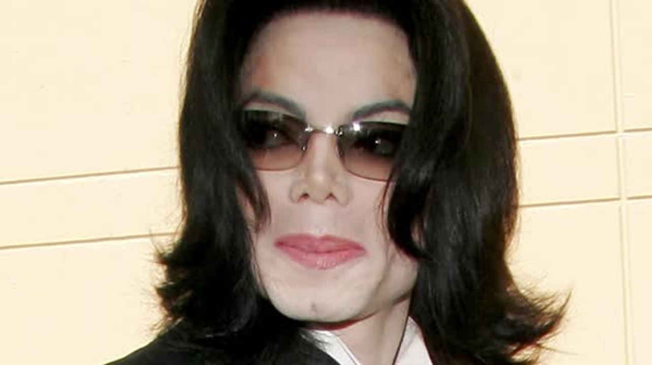 Neu veröffentlichte Polizeiberichte von Michael Jacksons Hausdurchsuchung stellen den Sänger als Drogen- und Sexbesessenen dar