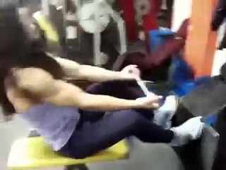 teen female bodybuilder Sandra de Oliveira workout