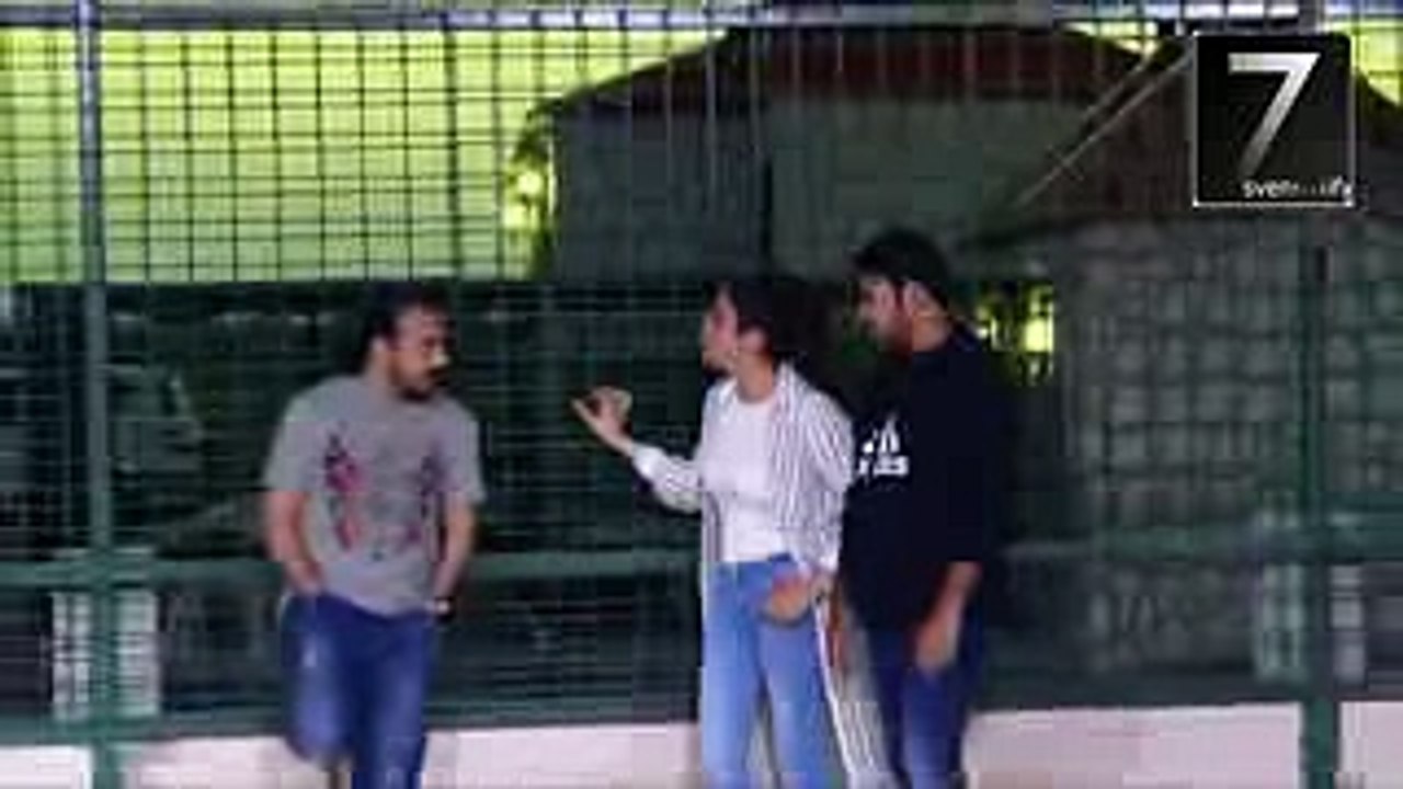lion attack on lady anchor