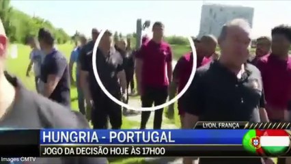 Énervé, Cristiano Ronaldo jette le micro d'un journaliste à l’eau