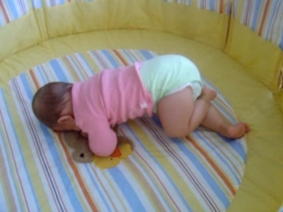 Cheia de sono a fazer ginastica