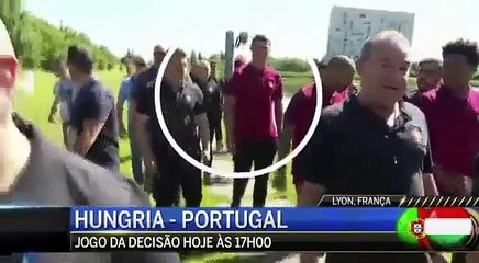 Ronaldo jette le micro d'un journaliste dans l'eau