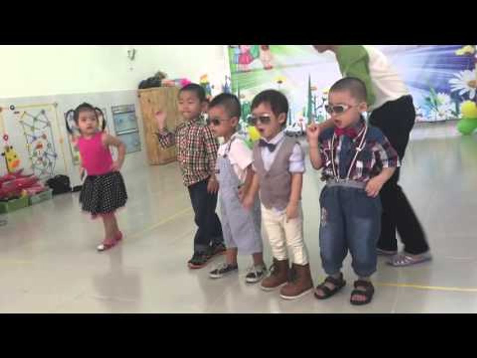Rio biểu diễn thời trang nhân ngày 20 11