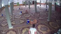 بالفيديو.. لص يسرق خزينة التبرعات من مسجد فى تونس