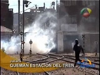 QUEMAN ESTACIÓN DEL TREN - JULIACA