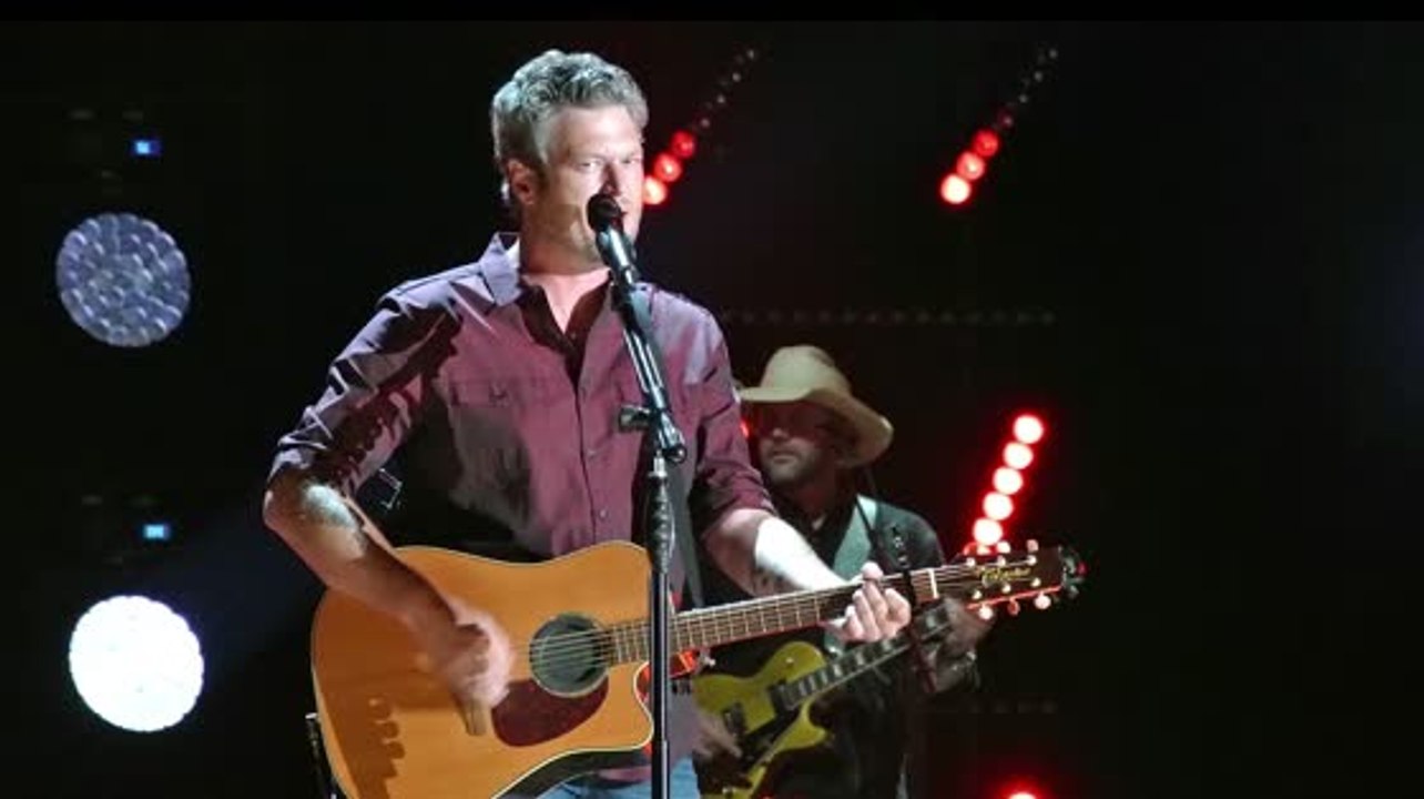 Blake Shelton zeigt sich nie ohne T-Shirt