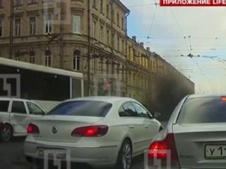 Ligne de bus (trop) express - Crash énorme