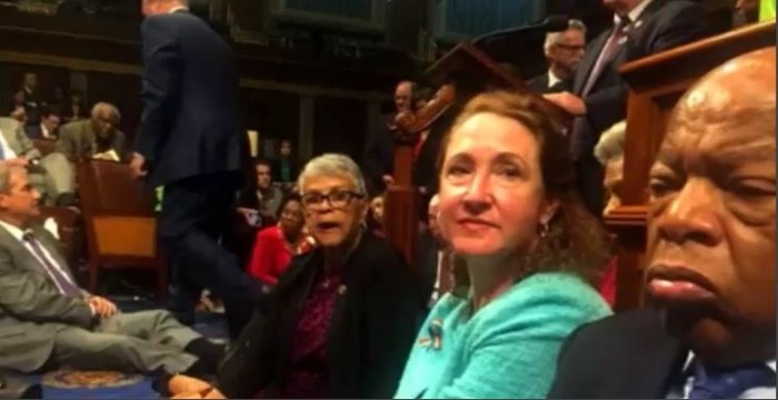 Aux Etats-Unis, le sit-in des élus démocrates contre les armes