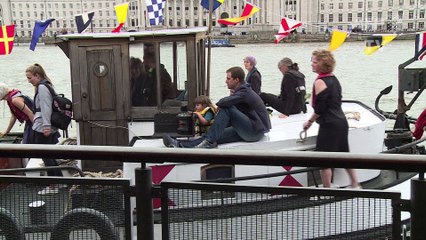 Hommage à la députée Jo Cox sur la Tamise