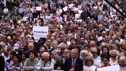 Hommage à la députée Jo Cox sur la Tamise