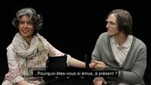 Un jeune couple décide de se découvrir quand ils seront vieux avant l’heure !