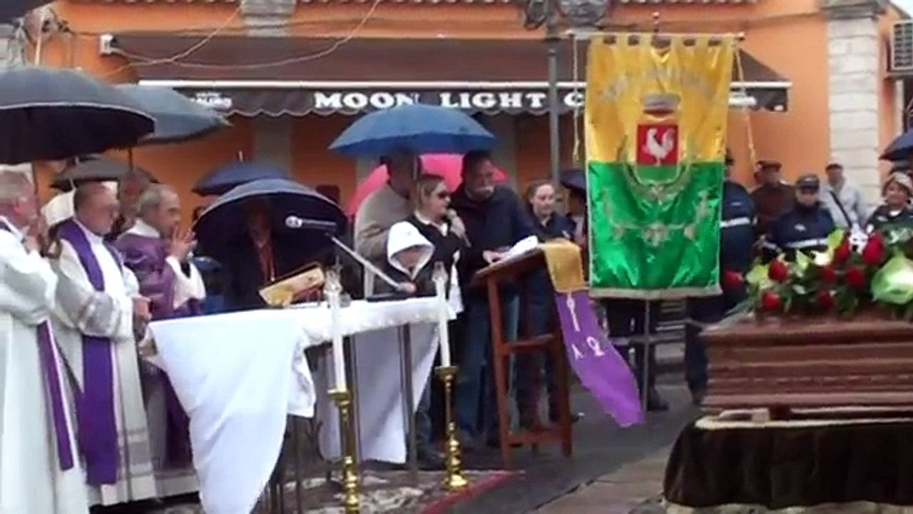 15 aprile 2011 - Al funerale di Enzo Radino alta la commozione