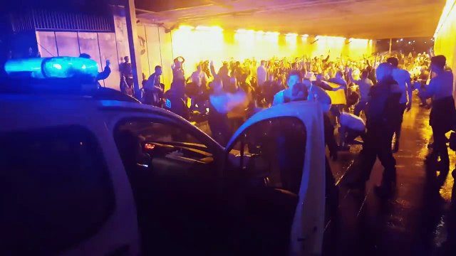 Le Bel Hommage Rendu Par Les Supporters Irlandais À La Police Française. Magnifique !