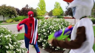 Poison Ivy & Frozen Olaf Vs Spiderman & The Minecraft Creepers   In Real Life   Superhero Battle