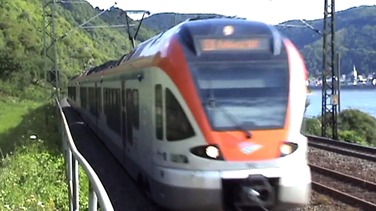 Bahnen und Schiffe bei Kestert am Rhein, MRCE 182, 3x 185, 2x 460, 428, 2x 427