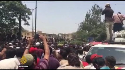 Télécharger la video: Thousands mourn slain Qawwali singer Amjad Sabri in Karachi