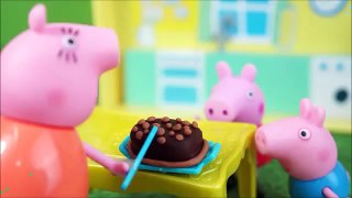 GEORGE PIG FAMILY PEPPA PIG IN BATH poops! COMPLETE IN PORTUGUESE