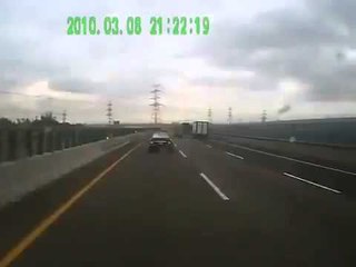 NEW scary car and truck accident on highway in Taiwan!ДТП аварии1