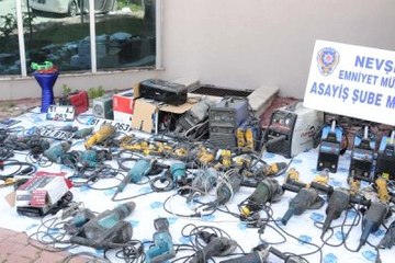 Polisten Kaçmaya Çalışan Hırsızlar Kaza Yaptı