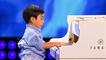 4-летний мальчик играет на пианино как маэстро. Зал был в шоке!