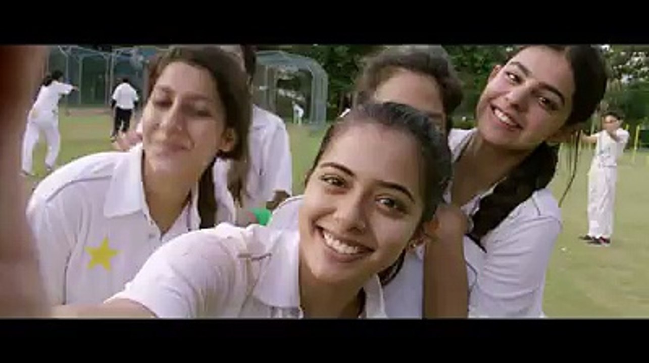 Q Mobile Ka Woo Ishtihaar Jiss Main Orya Maqbool Ko Bowling Krwana Fahaashi Laga