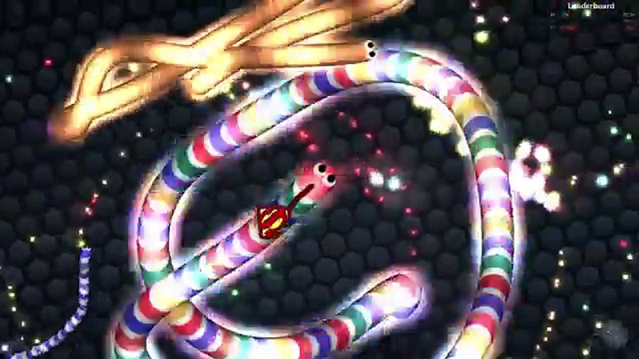 Slither.io BORDER HACK  TRAPPING TRICK  Superman Skin BEST TROLLING MOMENTS