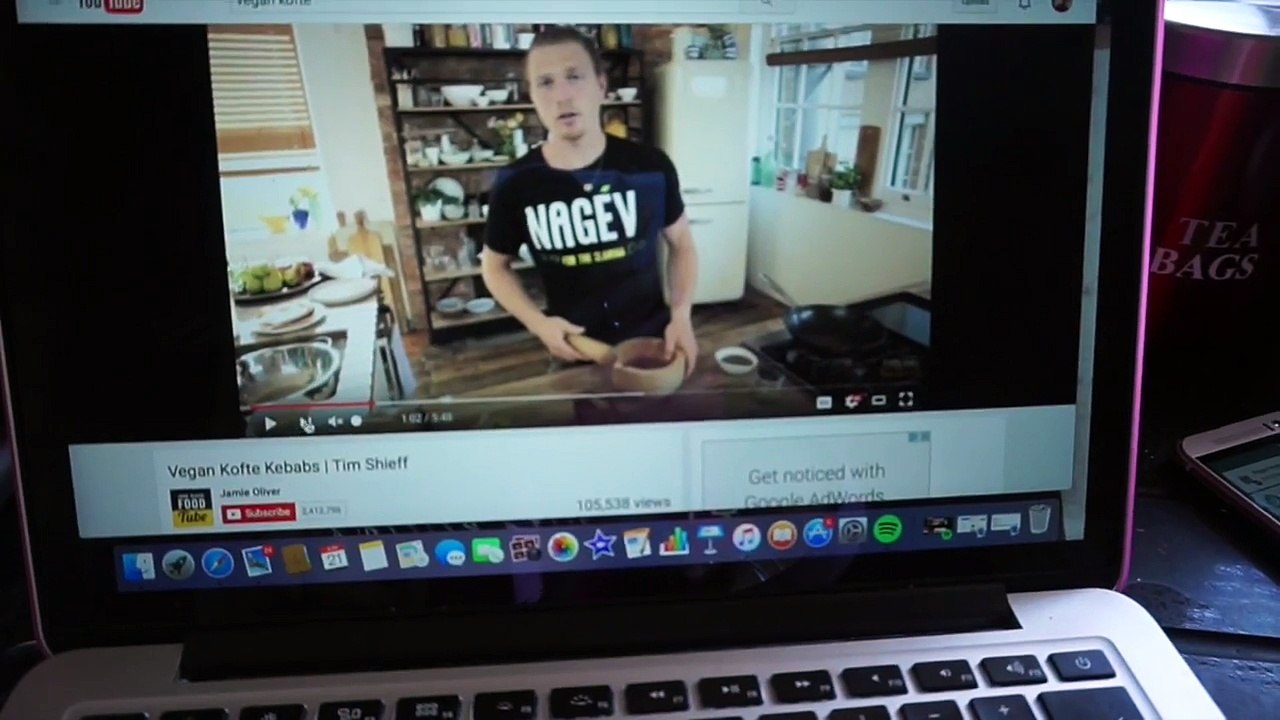 Trying out Tim Shieffs @ FoodTube's Vegan Kofte Kebab...I had a slight mare.