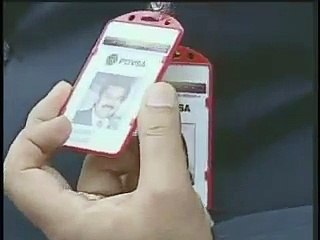 Empleados se burlaron del carnet de trabajador de PDVSA de Maduro