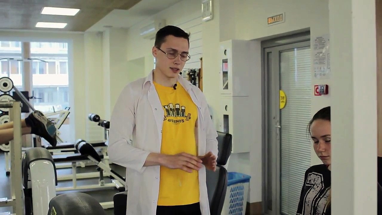 Упражнение для ягодиц - разведение ног в тренажере. Buttocks workout