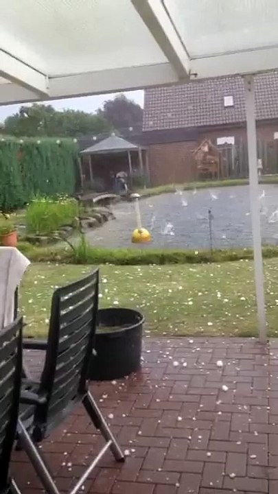 Aus Hörstel gibt es ein Video des aktuellen Unwetter mit grosskörnigem Hagel