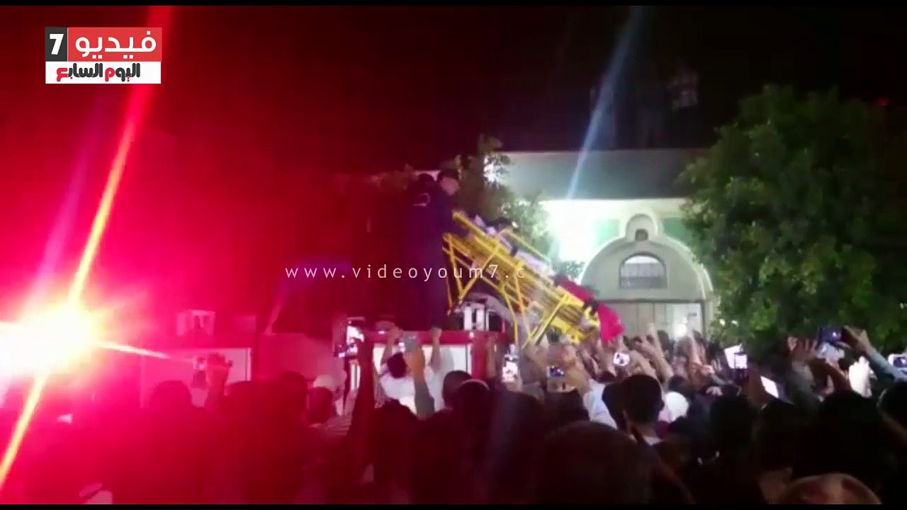 بالفيديو.. الآلاف يشيعون جثمان "شهيد العريش" وسط هتافات ضد الإرهاب