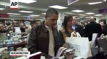 Barack Obama doing shopping with daughter