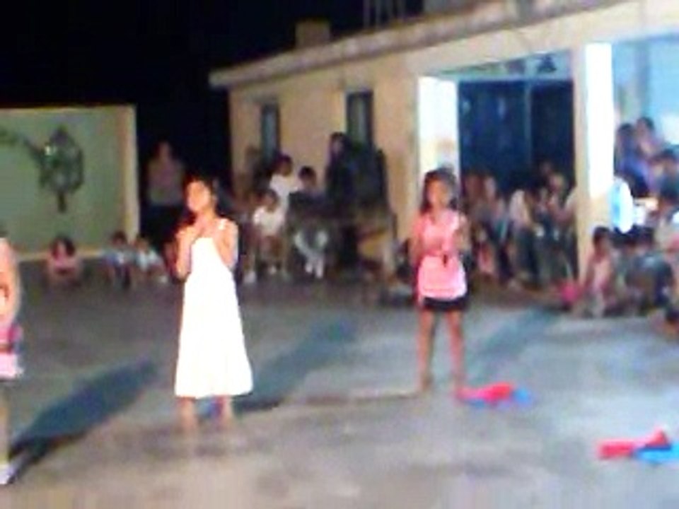 video-2012-12-14-22-55-50.mp4 NIÑAS BAILANDO PARA TRAS Y SE CREN MODELOS