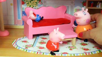 Download Video: Peppa Pig ❤ George Se Cae por las Escaleras y Mamá Pig lo cura - Peppa Pig capitulos en Español