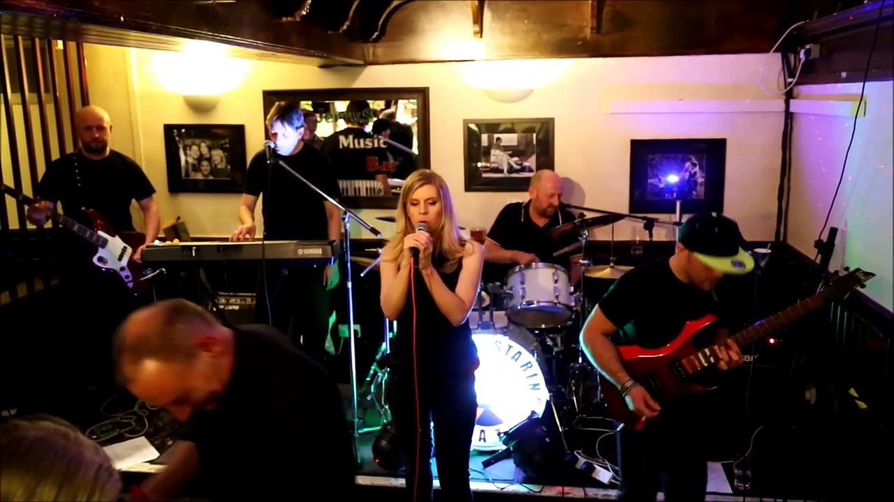 Intensely Staring Cats   It Must Be Love at the Stonewell, Lanc  26 04 14 MP4