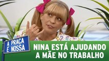 Nina diz que está ajudando sua mãe no trabalho