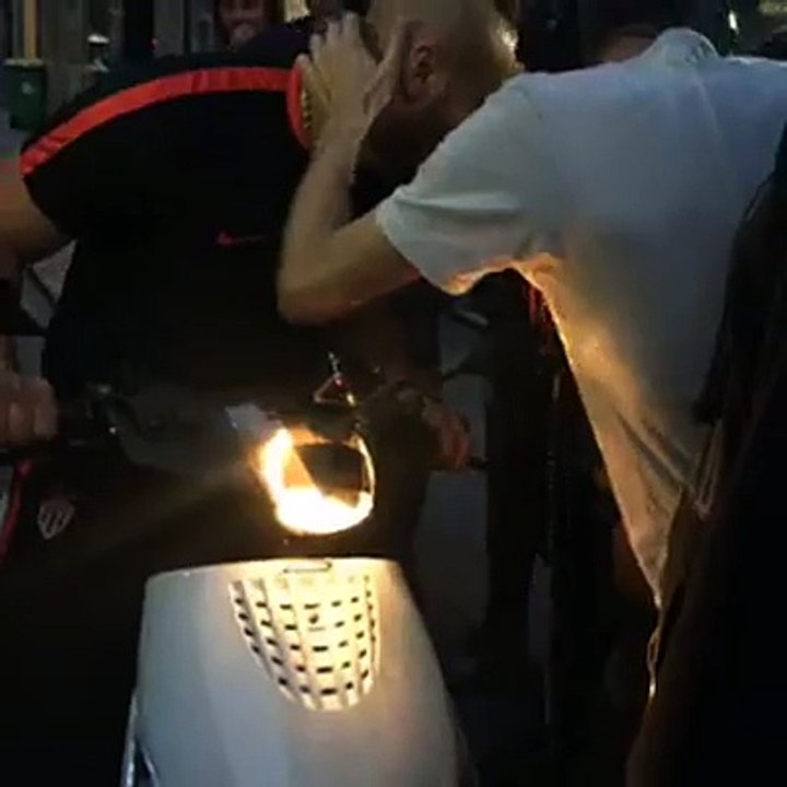 Jul tente de mettre un scooter en Y avec Difool sur le dos !