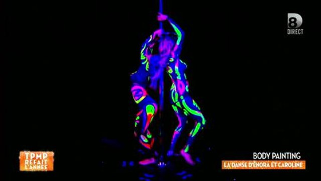Enora Malagré et Caroline Ithurbide offrent un pole dance très sensuel