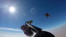 Ces hommes volants exécutent un looping en jetpack