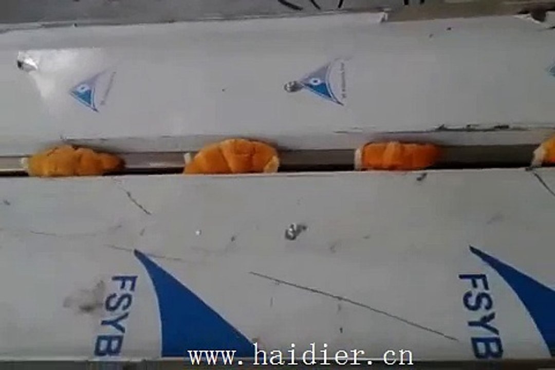 Croissant bread packing machine from China Haidier Food Machinery