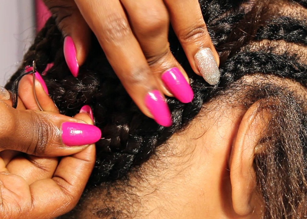 Comment poser des Dreads au crochet - Coiffure avec les mèches Fitini Dreads de Darling.