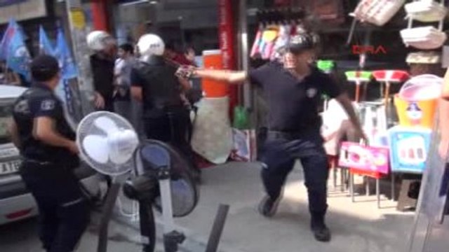 Mersin'de Adliye Önünde Göstericilerle Polisler Arasında Arbede Yaşandı