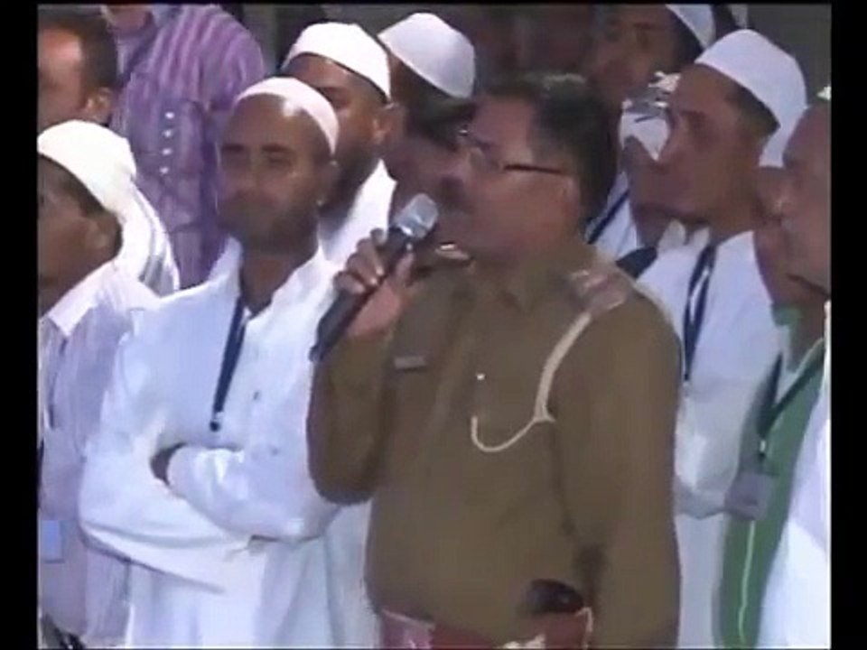 Dr Zakir Naik(Urdu)-Gujarat Police Man Questions about Sects In Muslims 2012