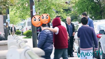 Kız Arkadaşıma Neden Baktın Şakası