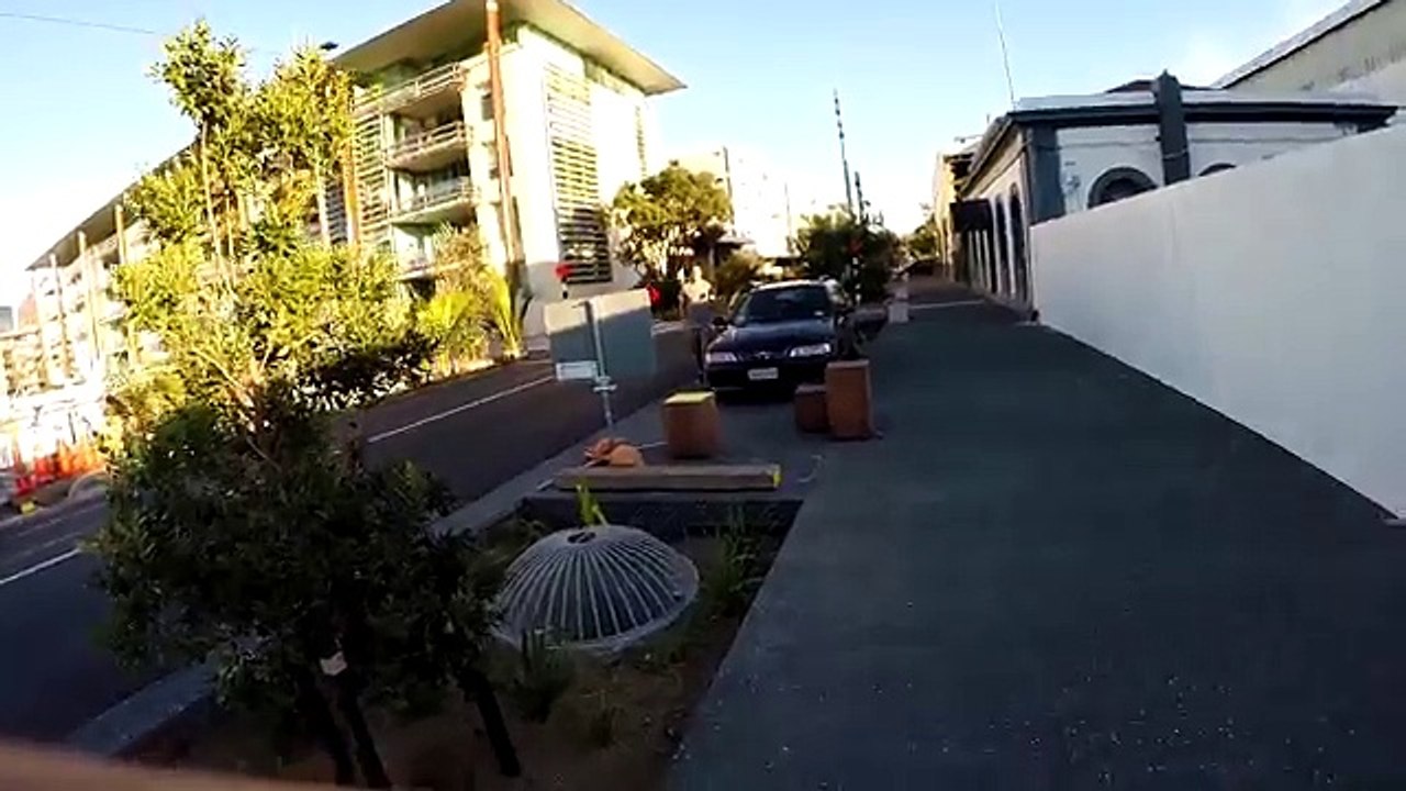 Thief gets what he deserves (MUST SEE)