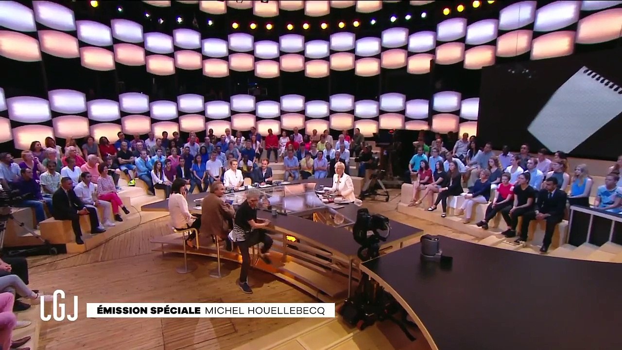 Le Grand Journal : Un invité quitte le plateau en direct